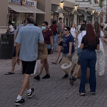 Mango Fresh at International Premium Outlets